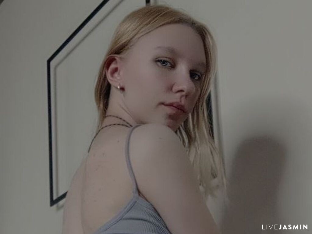 Live cam model SarahWood
