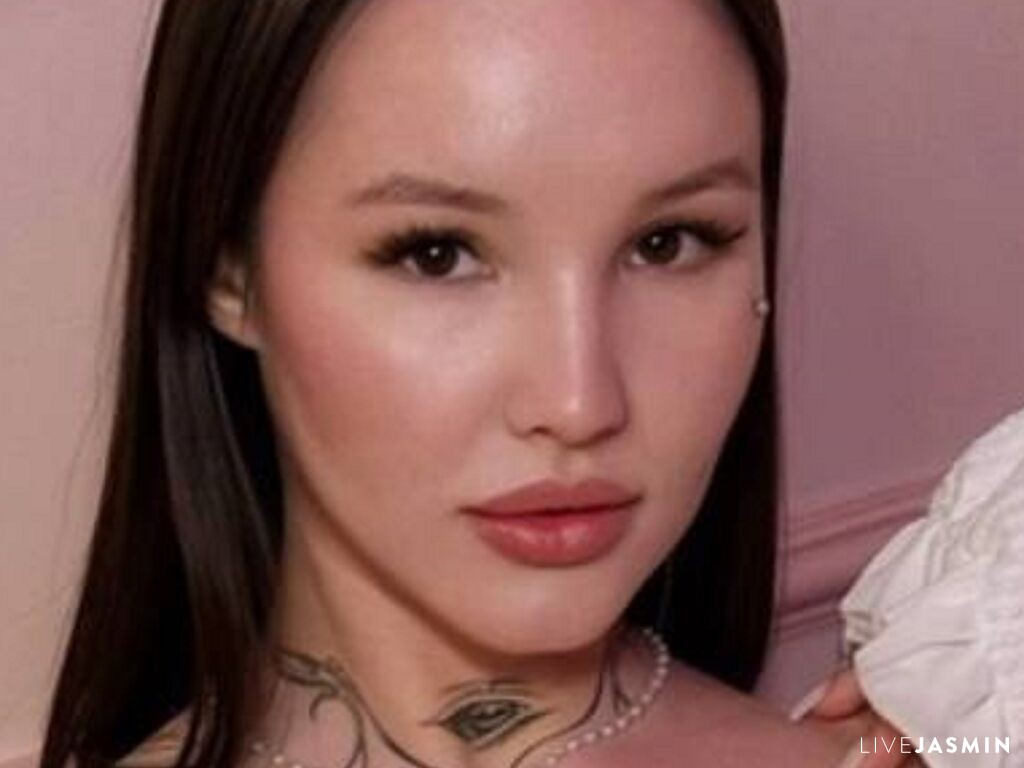 Live cam model SashaLiss