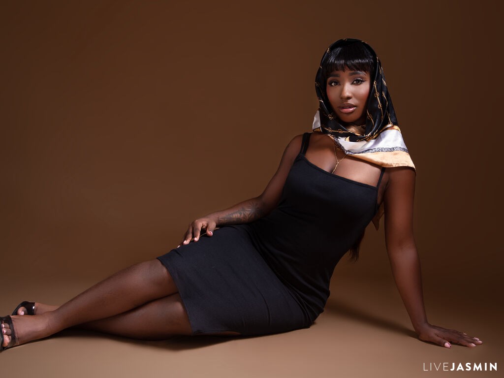View SashaNocetti cam profile and live status