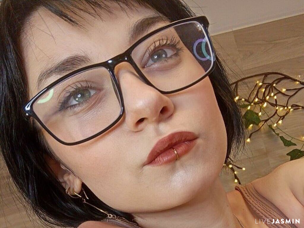 ScarleWhisper LiveJasmin model profile