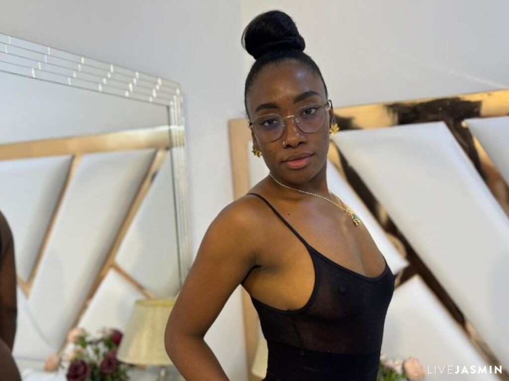 Live cam model SelenaHille