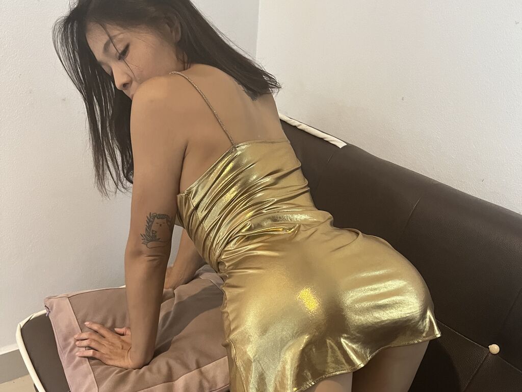 Browse Semirra live chat profile