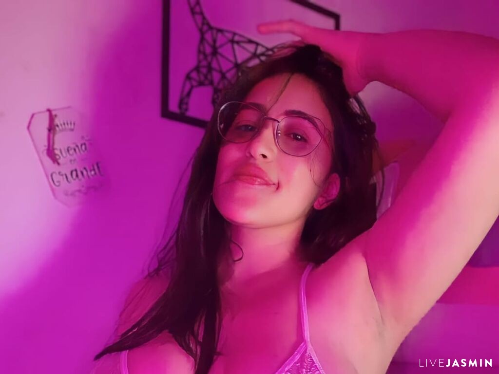 Live cam model SerenaWein