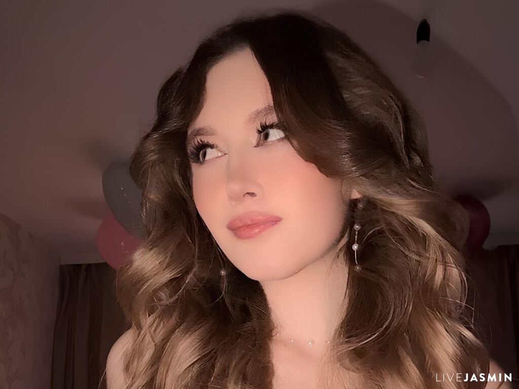 Live cam model ShannanStoey