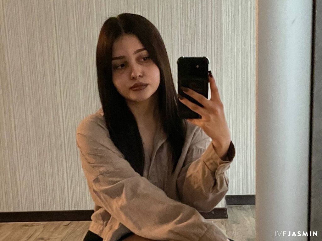 Live cam model SharlaGeerdes