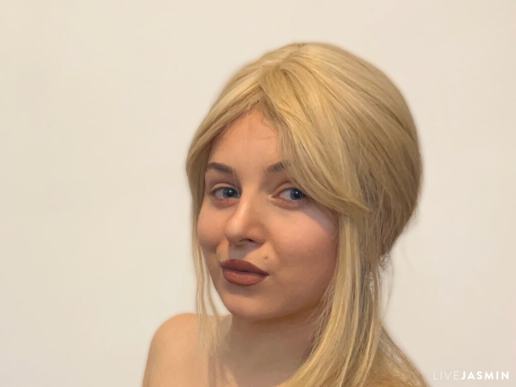 Live cam model SharraZeinn
