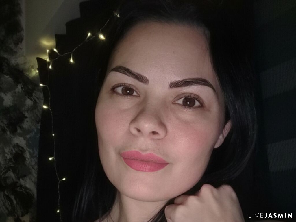 Live cam model ShimaStar