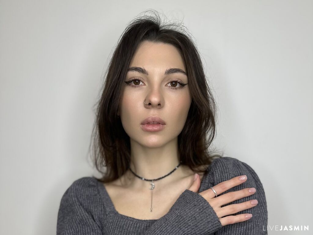 Live cam model SkyeSnow