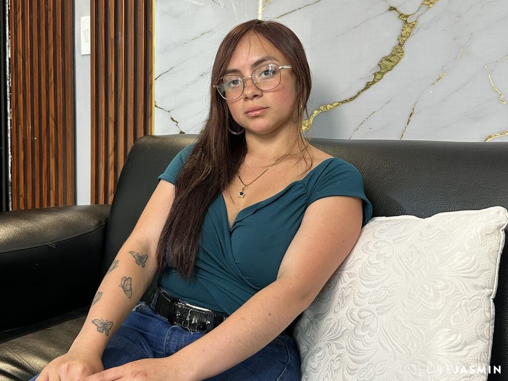 Live cam model SofiaWeim