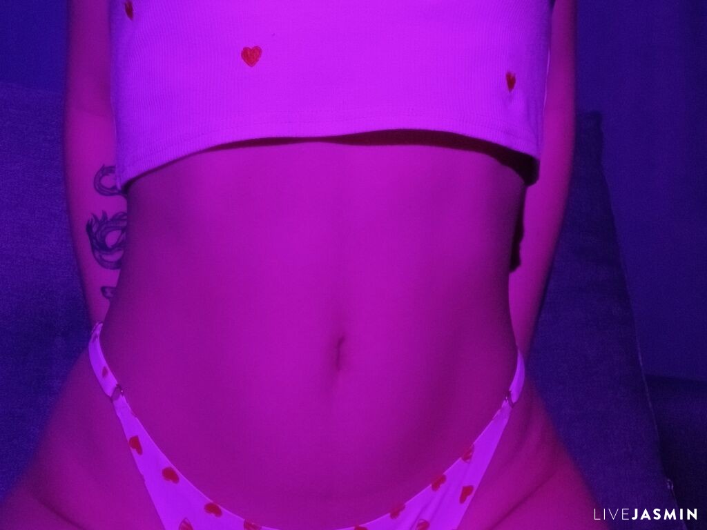 Live cam model SolarStay