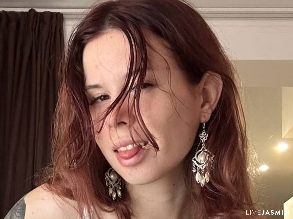 Live cam model SonyaBless