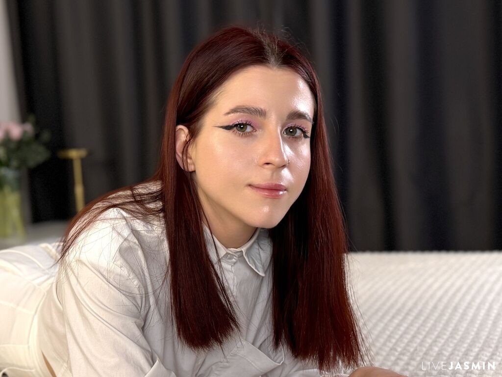Live cam model SonyaMiller