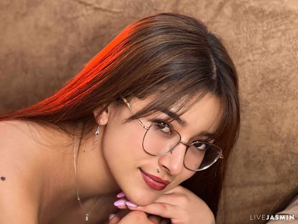 Live cam model SophiaHenao
