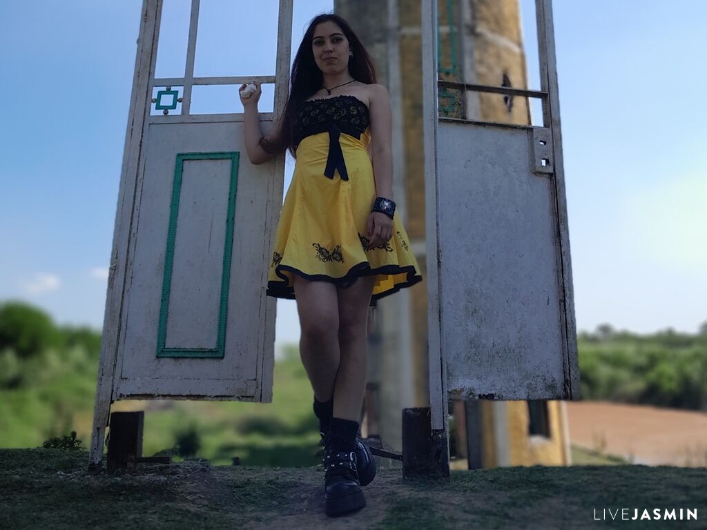 Live cam model SophieCrow