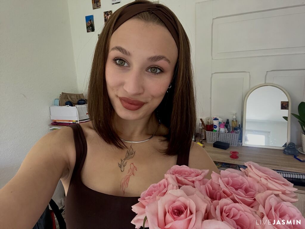 Live cam model SophieMadsen