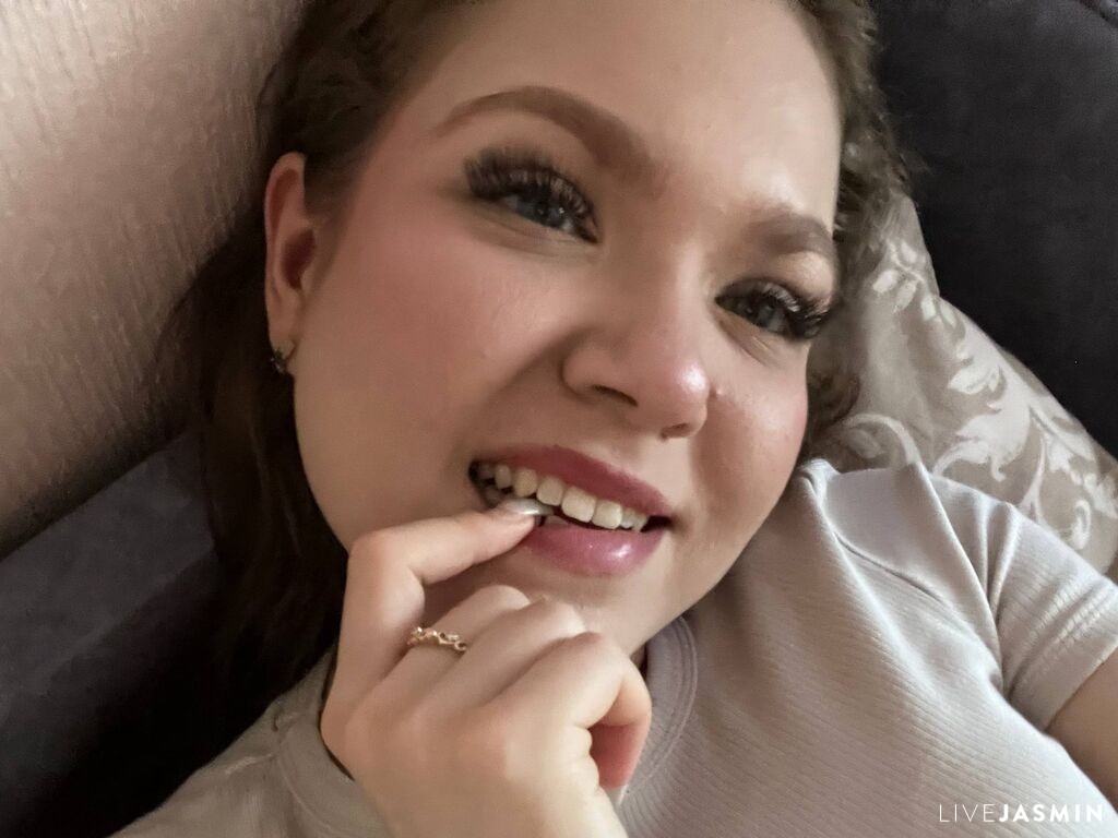 Live cam model SophieVale