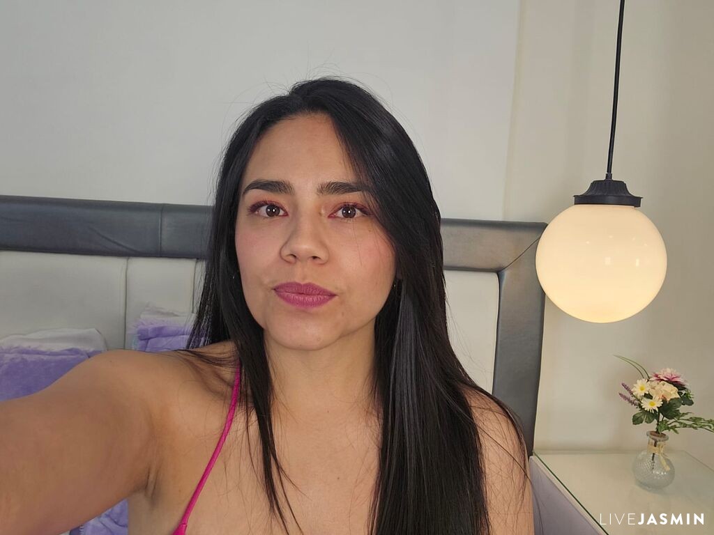 Live cam model SophieWeber