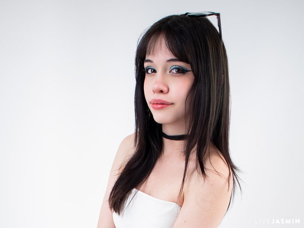 Live cam model SophieWhitmore