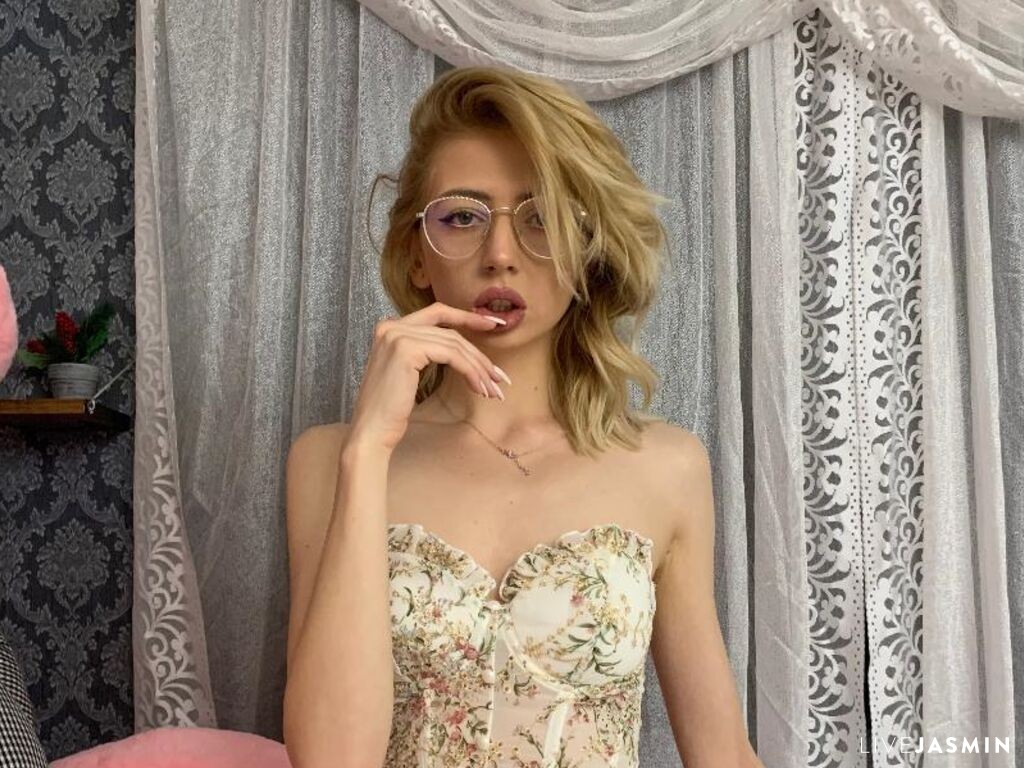 Live cam model StormyPrice