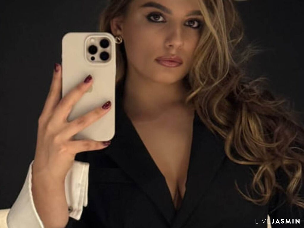 TaHillmer live cam girl profile