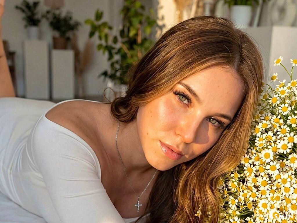 Live cam model TamelaClausi
