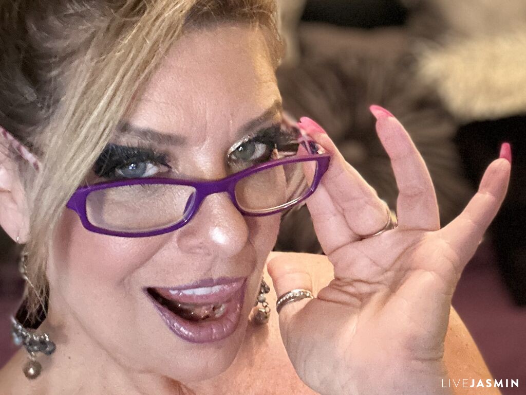 Live cam model TaylorCougar