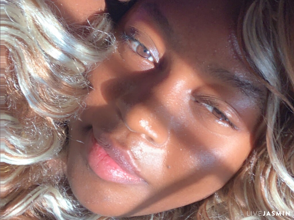 Live cam model TessaJohnson