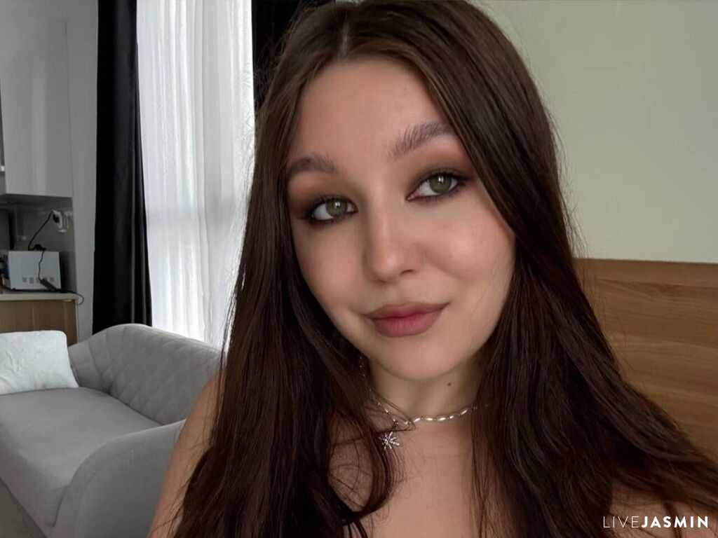 Live cam model TessaMyes