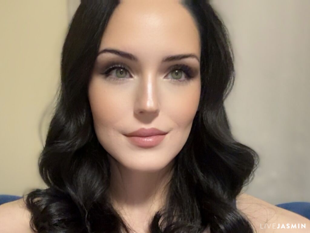 Live cam model TheMiaVice