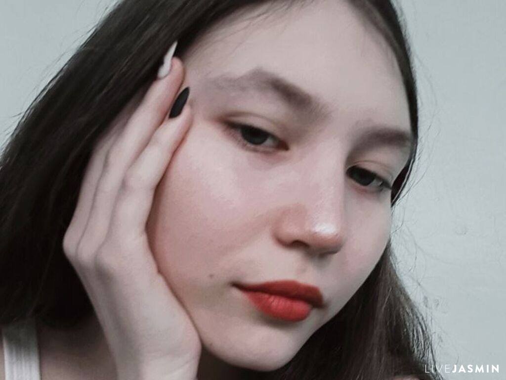 Live cam model ThoraMonzon