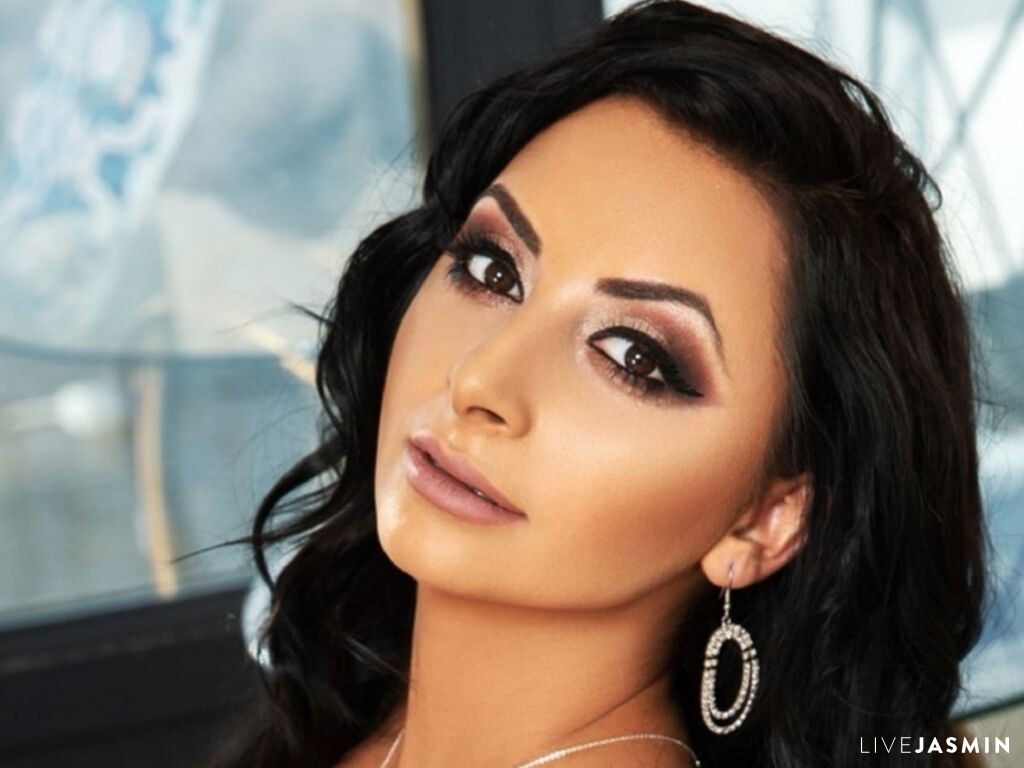 Live cam model TinaDevin