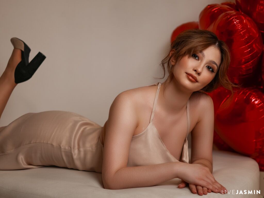 Live cam model TinaPhoenix
