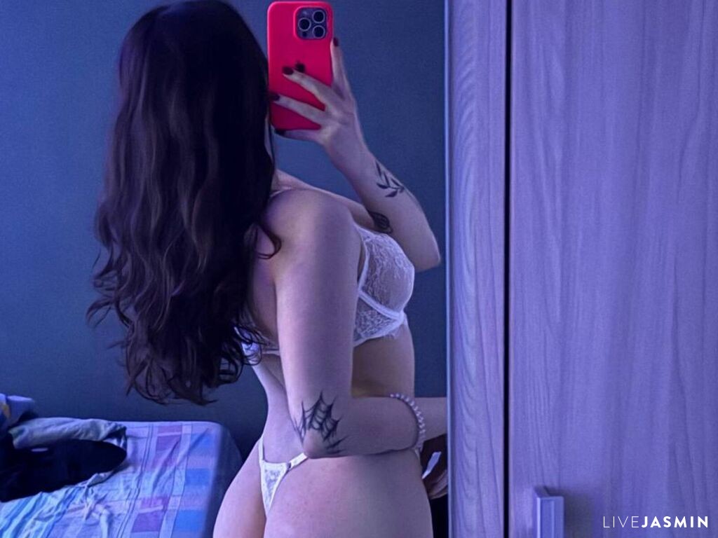 Live cam model TishWeaber