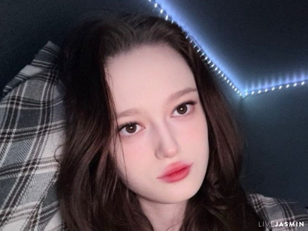 Live cam model TrinhHickox