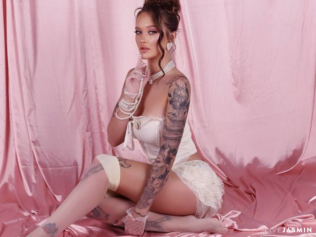 UliKuper live cam girl profile