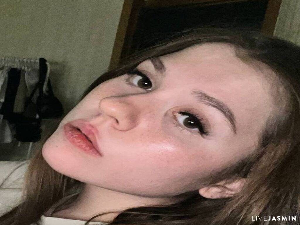 Live cam model UshaNakama
