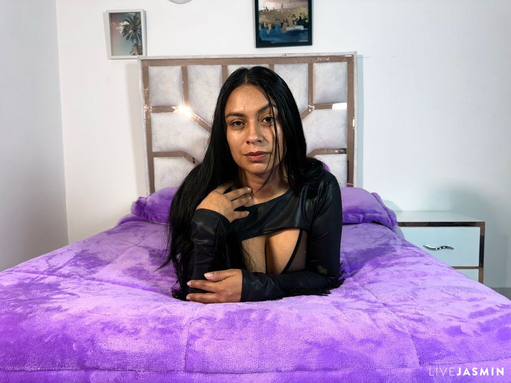 Browse ValenthinaPelaez live chat profile