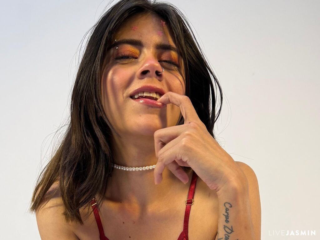 Browse VelvethNova live chat profile