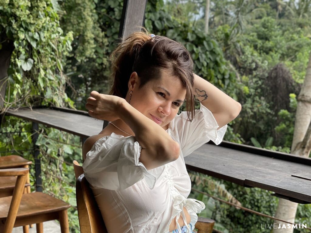 Live cam model VenusVerde