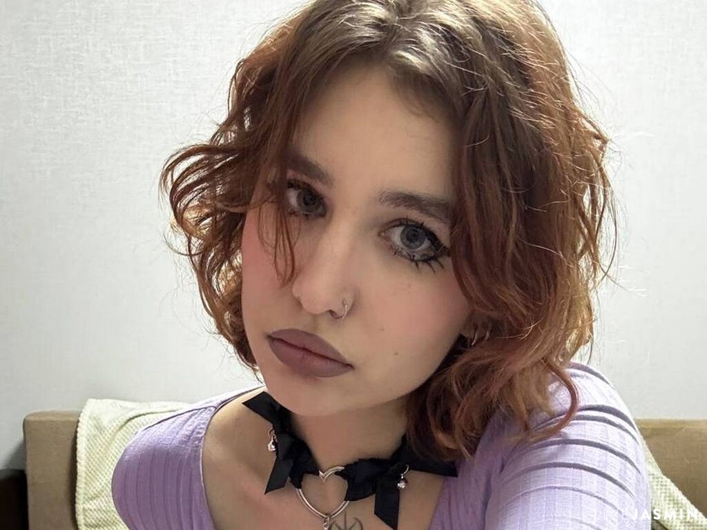 Live cam model VettaPovilain