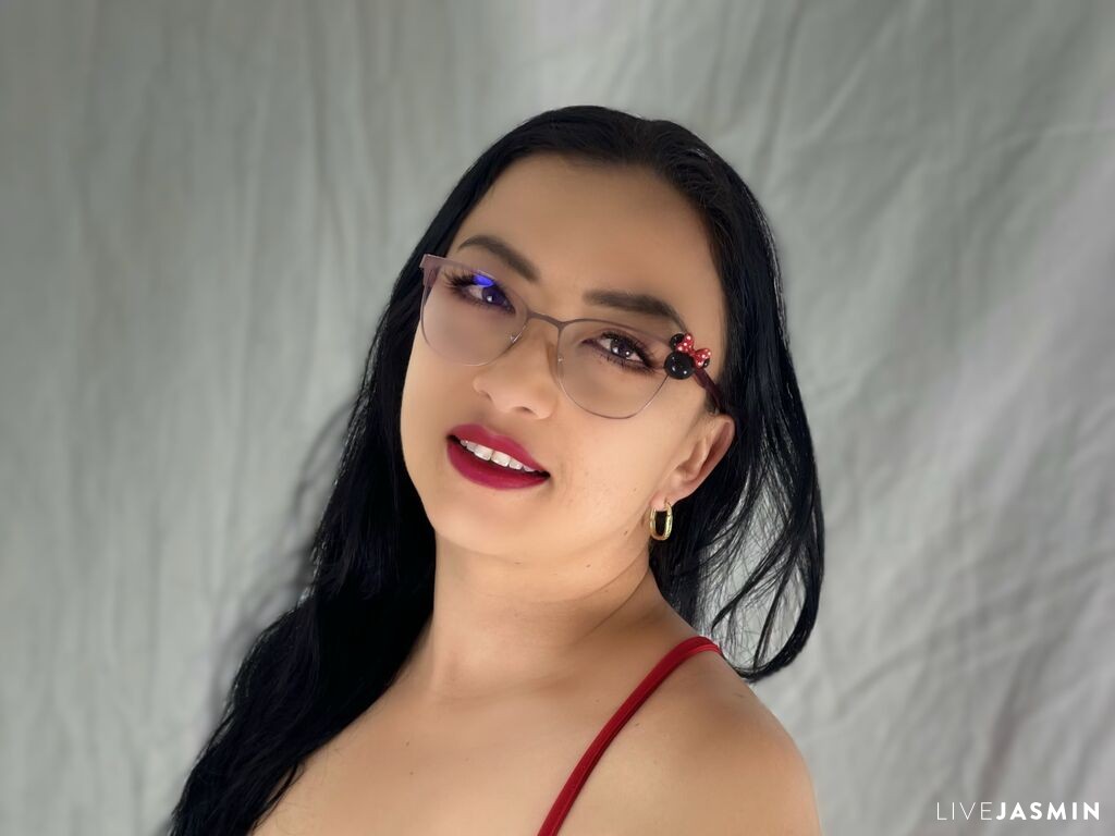Live cam model VictorySuarez