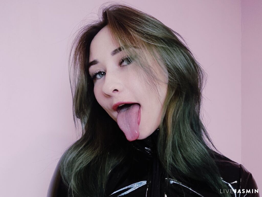 Live cam model VikaCherry