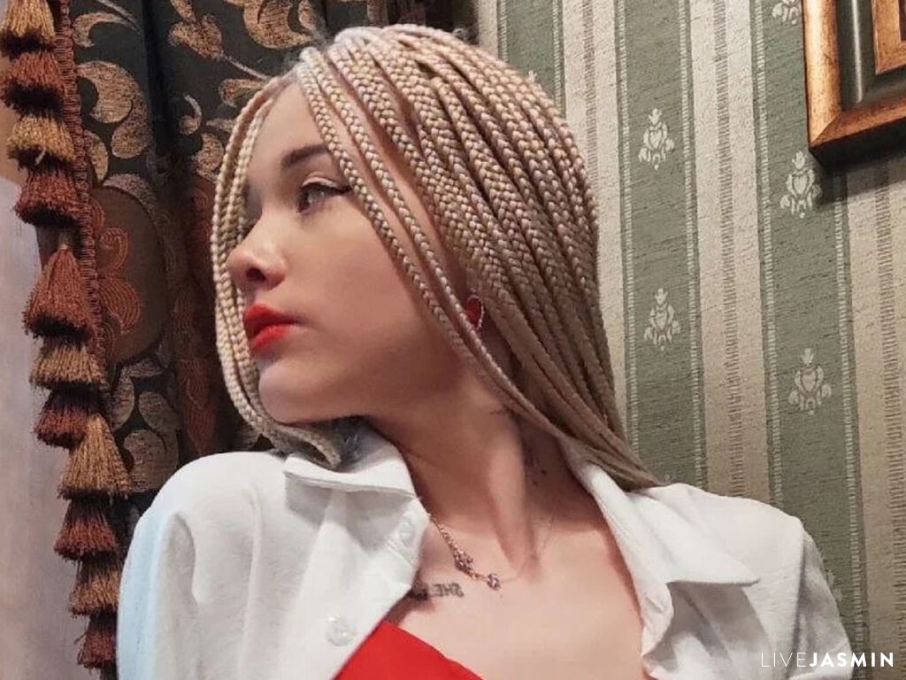 Live cam model VikkiCominsky