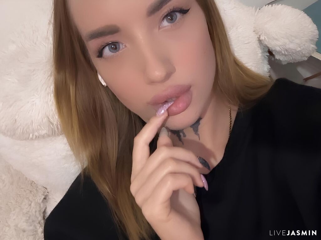 Live cam model VillaretMarquise