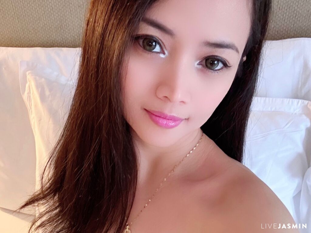 Live cam model YasmienAtos