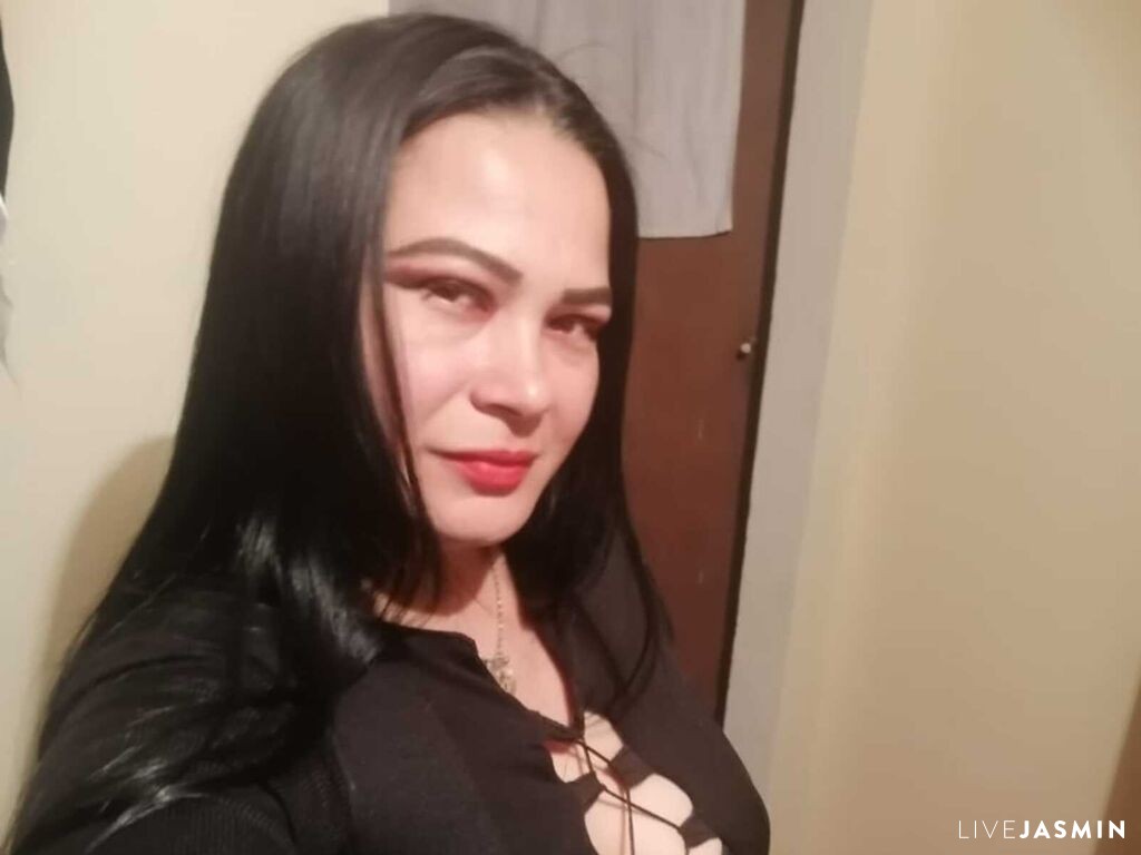 Live cam model YennSanders