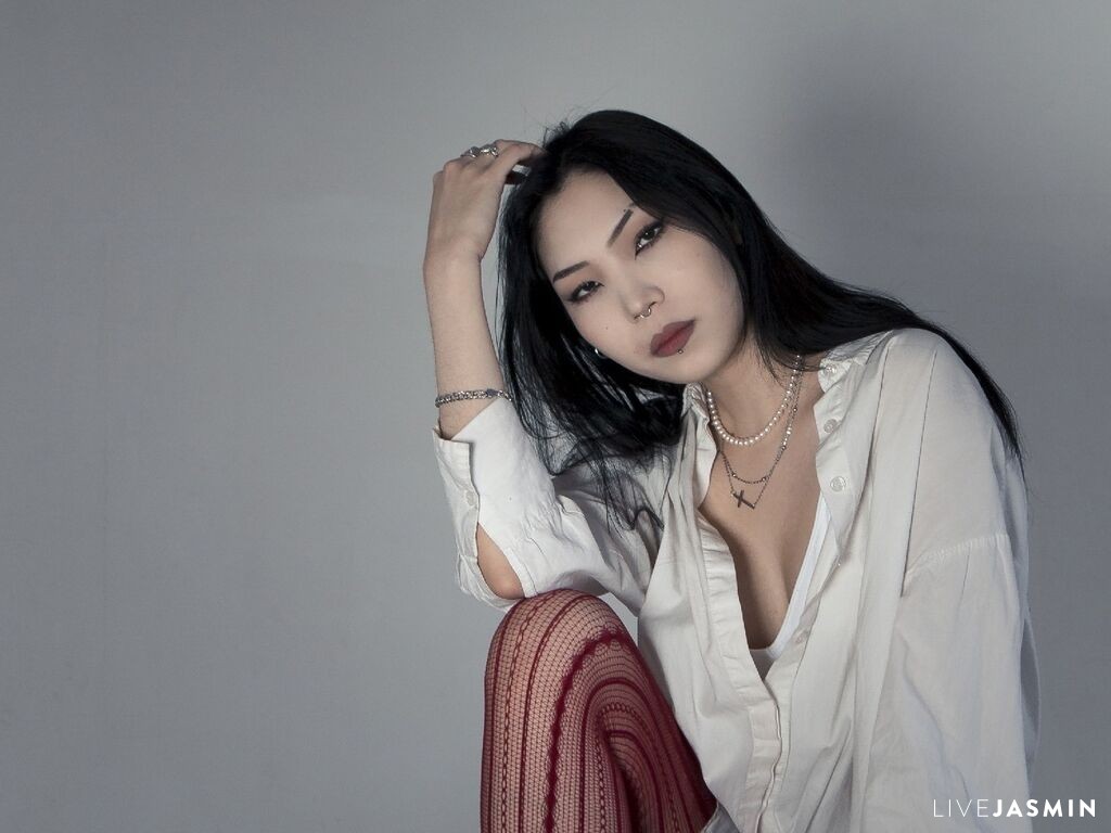 Live cam model YeseniaCousens