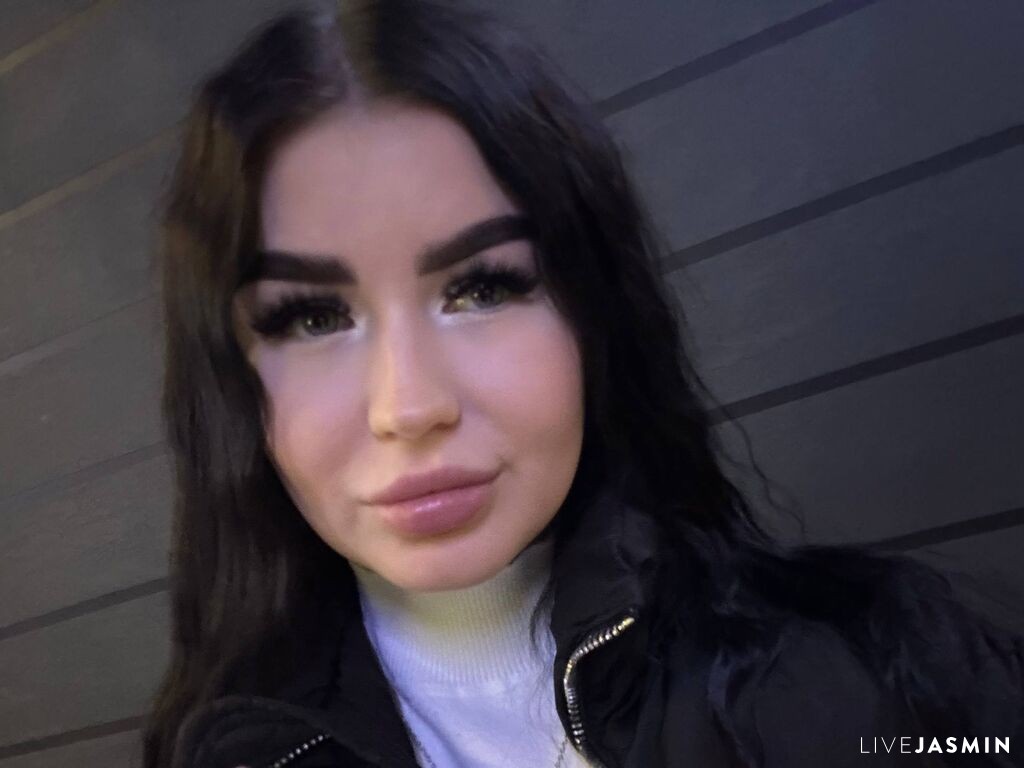 Live cam model YevetteStreeper