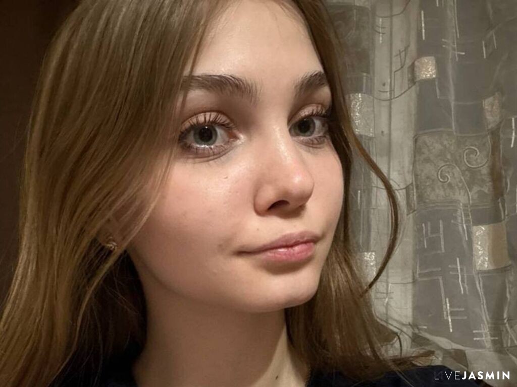 Live cam model YiBisher