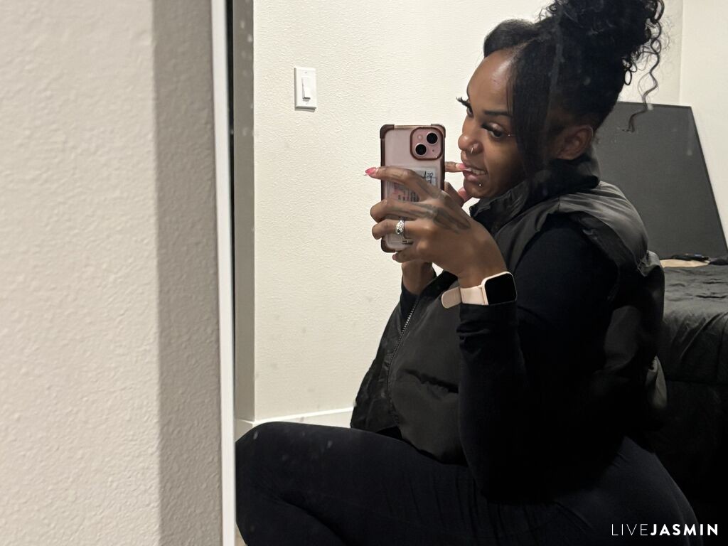 Yngtightbeauty live cam girl profile